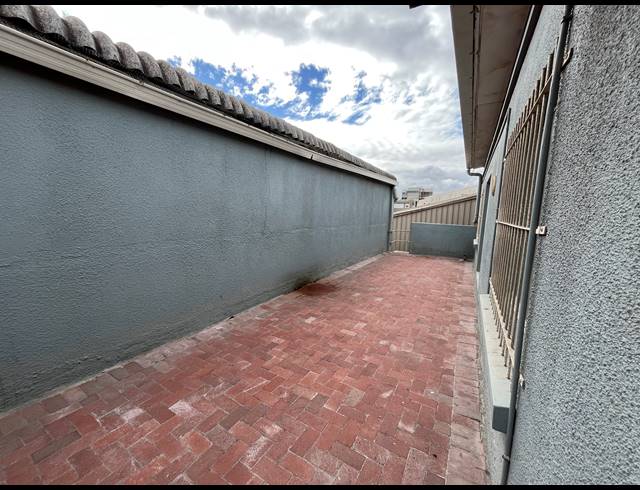 88M² OFFICE TO LET IN PAARDEN EILAND